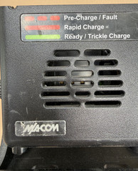 Harris Macom P5100 MAHM-S8DSX Portable Radio + VC3000 Charger + 7.5V Battery