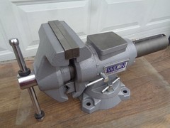 WILTON Multi Purpose Bench Vise 5-1/2″ Jaws – Rotating Head