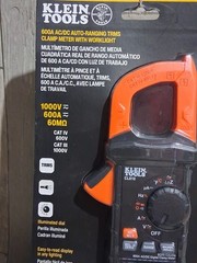 New KLEIN TOOLS CL810 600a AC/DC AUTO RANGING TRMS CLAMP MULTI METER W/LIGHT