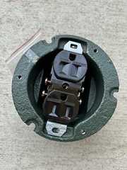 Lot Of 4 Pieces Lew Electric 812 1/2″-3/4″ Floor Box + Outlets ONLY No Plates