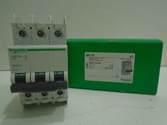 *NEW* SCHNEIDER ELECTRIC 60170 MULTI 9 C60 MINIATURE CIRCUIT BREAKER 2A 3-P 240V