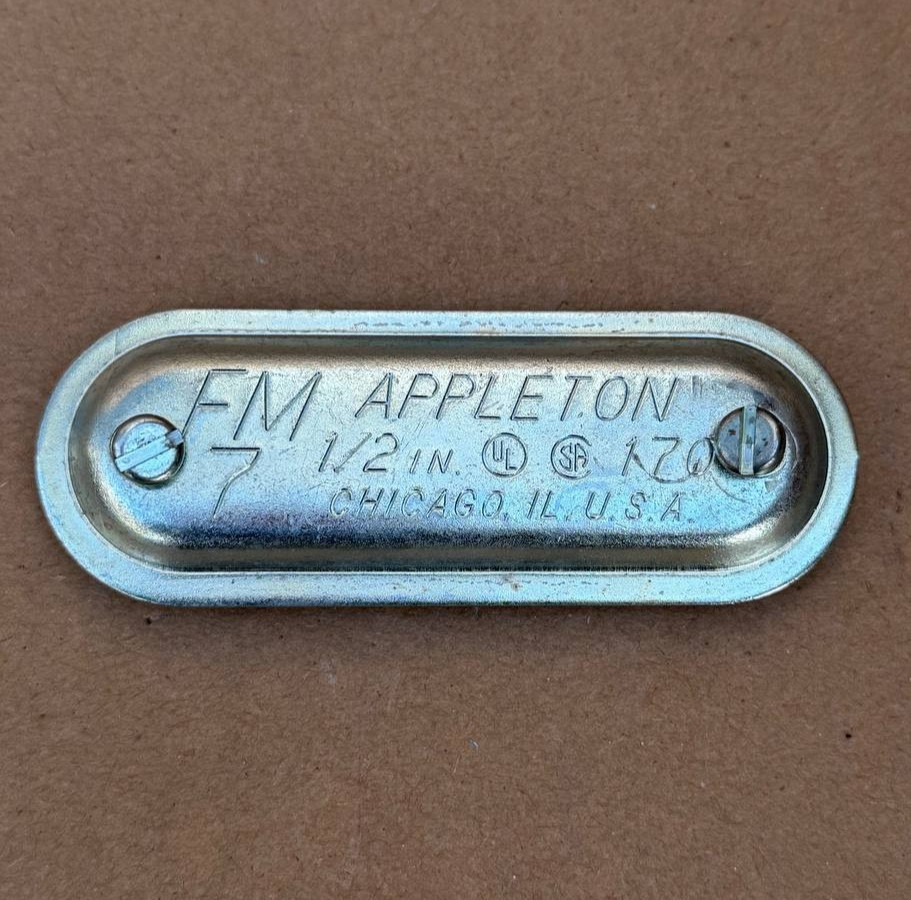 25 Pcs Appleton Conduit Body Covers 1/2″
