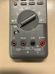 FLUKE 87 V TRUE RMS MULTIMETER POWERS ON