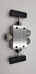 Autoclave Engineers 30VM9075 30,000 psi Stainless Steel Manifold & Needle Valves