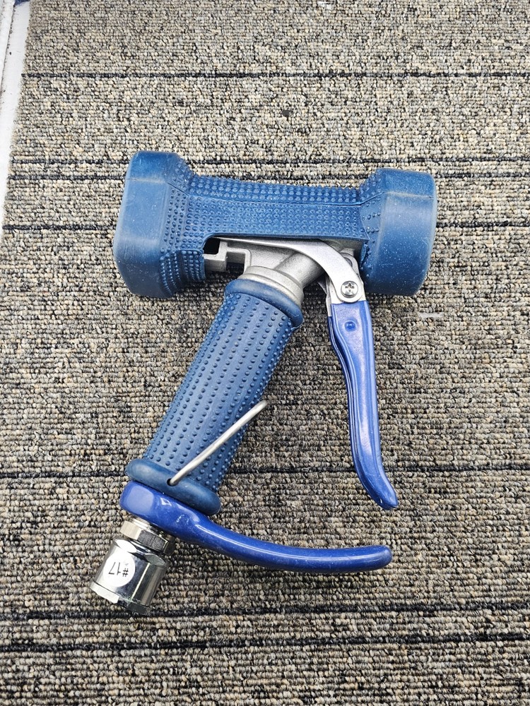 Heavy-Duty High-Pressure Washdown Spray Gun with Rubber Handle 1/2″ NPT – Blue