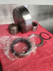 DRESSER/INTERNATIONAL NEW DESIGN 412-412B SCRAPER FLOOR ROLLER W/BEARING