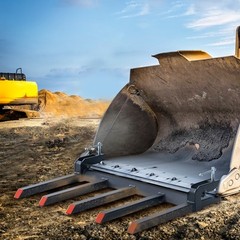 VEVOR Clamp on Debris Pallet Forks to 48″ Bucket 2600 lbs Capacity Heavy Duty