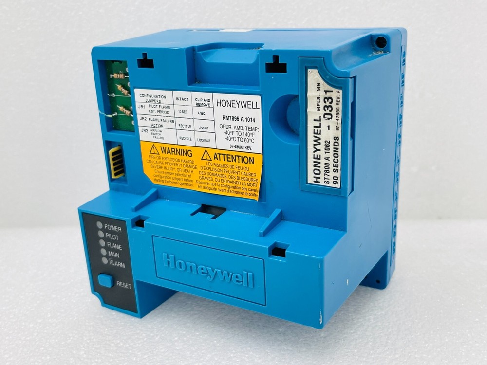 FOR PARTS – Honeywell RM7895A1014 Burner Control & ST7800A162 purge card 90S