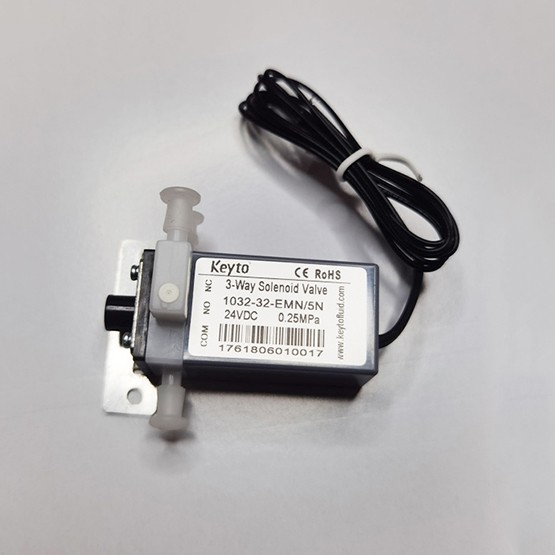 1 Pc. New 1032-32-EMN/5N 3-way Solenoid Valve 24VDC 0.25MPa