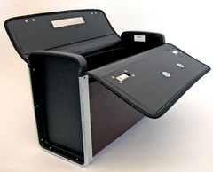 HT219I – PLATT LUGGAGE – CATALOG CASE – Interior Dimensions (L x W x D): 17″ x 1
