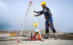 Confined Space Tripod Kit w/ 2600 LBS Lifting Winch Confined Space Rescue Tripod