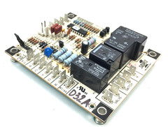 York 1157-900 Defrost Control Circuit Board 10211B SOURCE 1 used #D32A