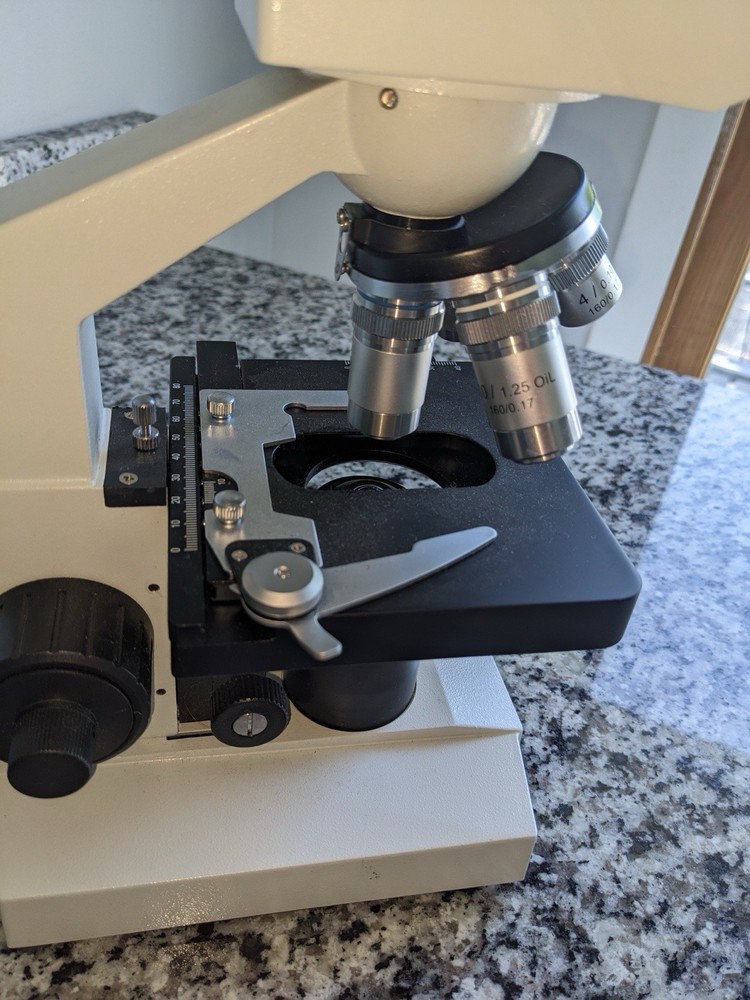 OMAX M82ES Binocular Upright Compound Microscope 40X-1000X Biological Lab
