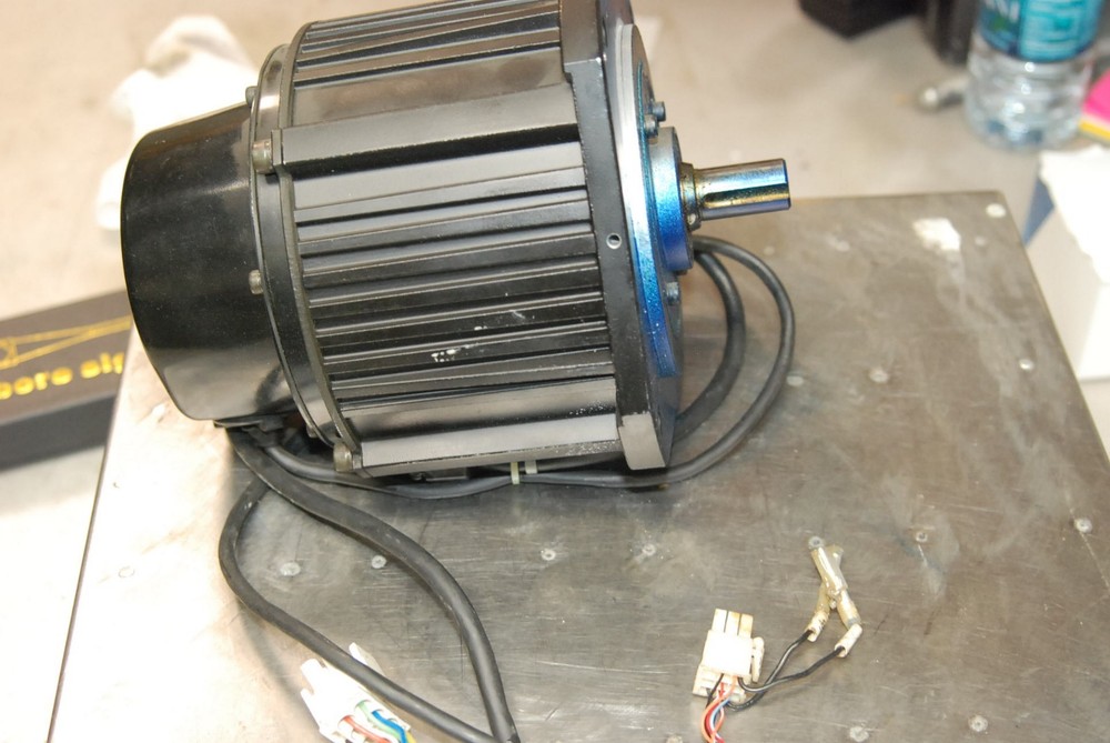Yaskawa SGMDH-12A2A-YR13, 1,150W Servo Motor, 200V, 2,000RPM,