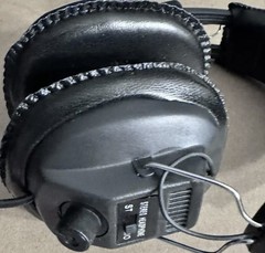 METAL DETECTOR HEADPHONES WITH VOLUME CONTROL – UNIVERSAL – Adapters Included