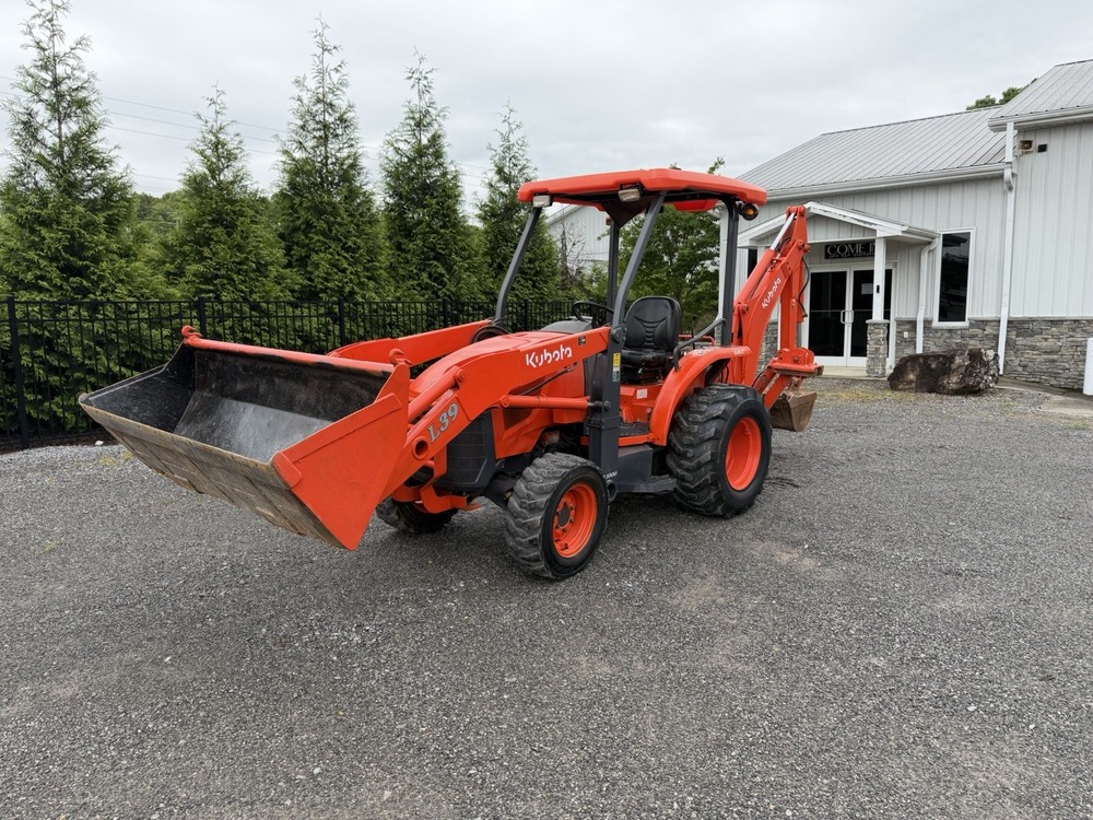 KUBOTA L39 LOADER BACKHOE – 4X4 – 12 SPD GLIDESHIFT – COUPLER – AUTO LEVEL