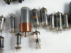 (50) MISCELLANEOUS ELECTRONIC TUBES UNTESTED WITH NO WARRANTY & NO RETURNS AB