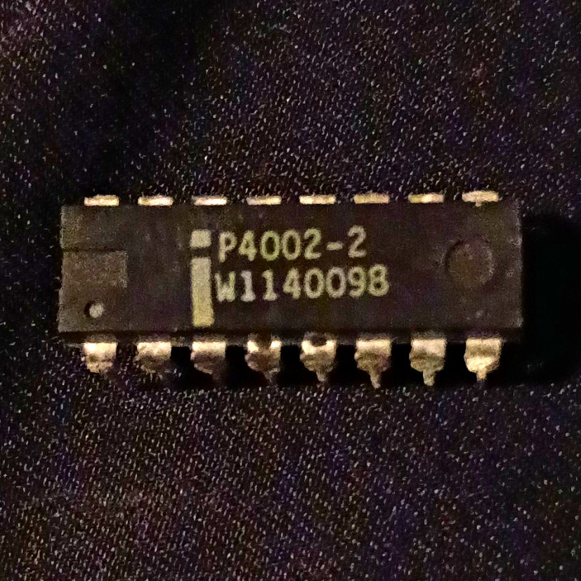 Interface IC 16-Pin DIP Through-Hole Plastic Package MPN P4002-2 W1140098