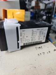 YOKOGAWA UT150L-RN TEMPERATURE CONTROLLER STYLE S5 100-240VAC 8VA