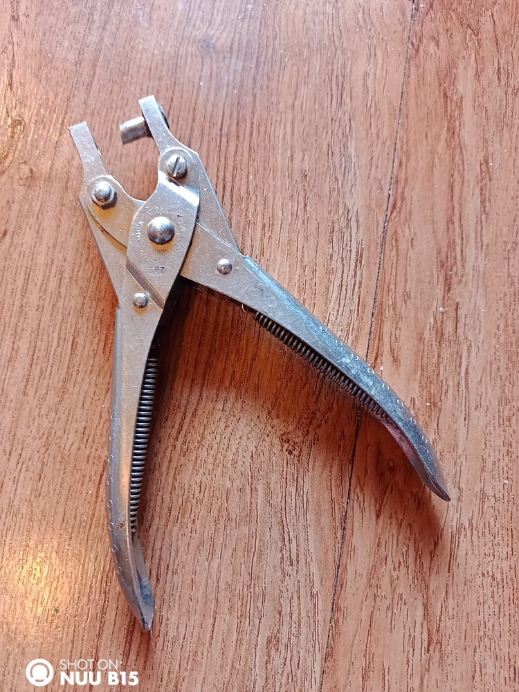 Commercial Grade Hole Punch
