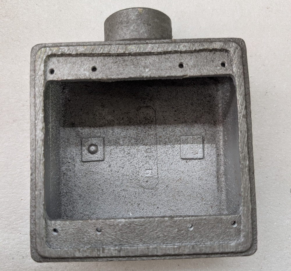 Appleton FS-2-100 Cast Device Box 2-Gang Shallow 1″ Hub Malleable Iron NOS