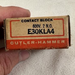New In Box Cutler Hammer E30KLA4 Pushbutton Contact Block Oil Tight 600V