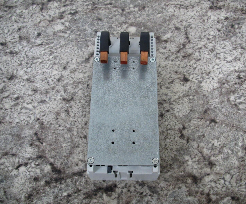 Siemens 8US1211-4SS00 Sentron Circuit Breaker Busbar Adapter Used Free Shipping