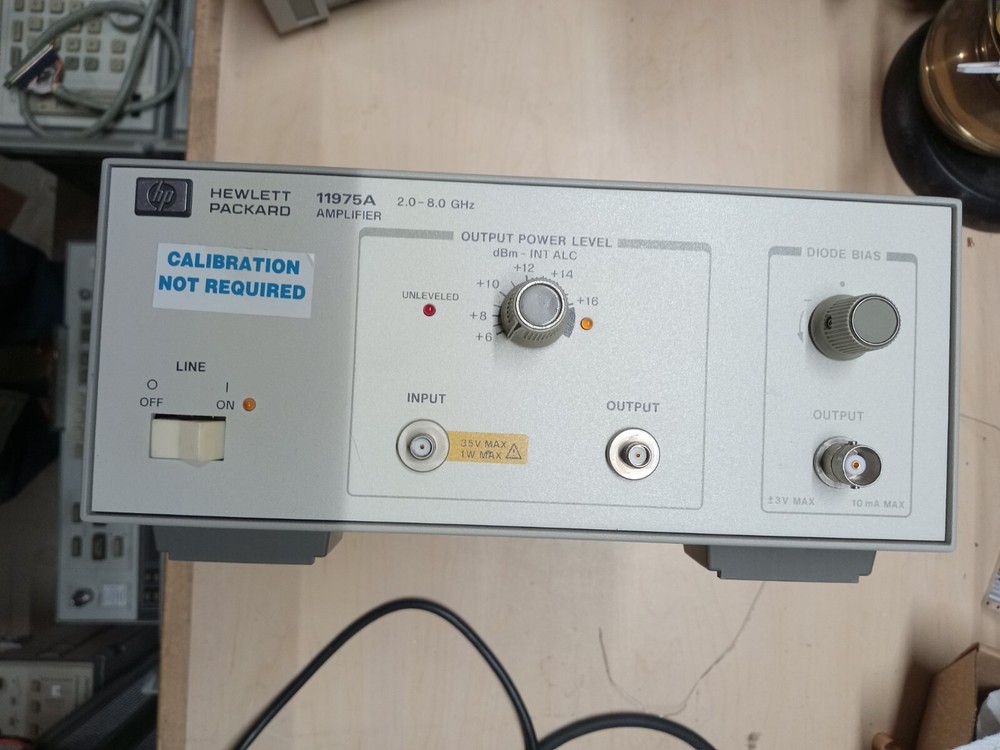 Hewlett Packard HP 11975A Microwave Amplifier 2GHz to 8GHz