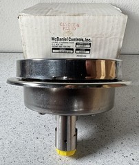 MC DANIEL CONTROLS INC G30KP 30,000 PSI HIGH PRESSURE HYDRAULIC GAUGE New!!!