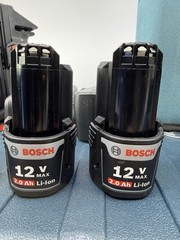 BOSCH GLL3-330CG LASER LEVEL W/ 2 Batteries, Charger, Base Mount, Target, Case