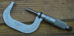 The L.S. Starrett Co. No. 2RL 1-2″ Outside Micrometer Satin Chrome .001″ 137 STD