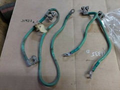 USED IN VERY GOOD CONDITION JOHN DEERE AL33001 BATTERY CABLE fit 1040