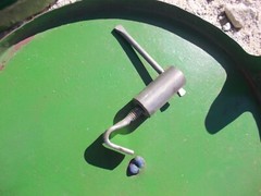 John Deere Planter ORIGNL JD Fertilizer Box Can & lid & inner drive holder mount