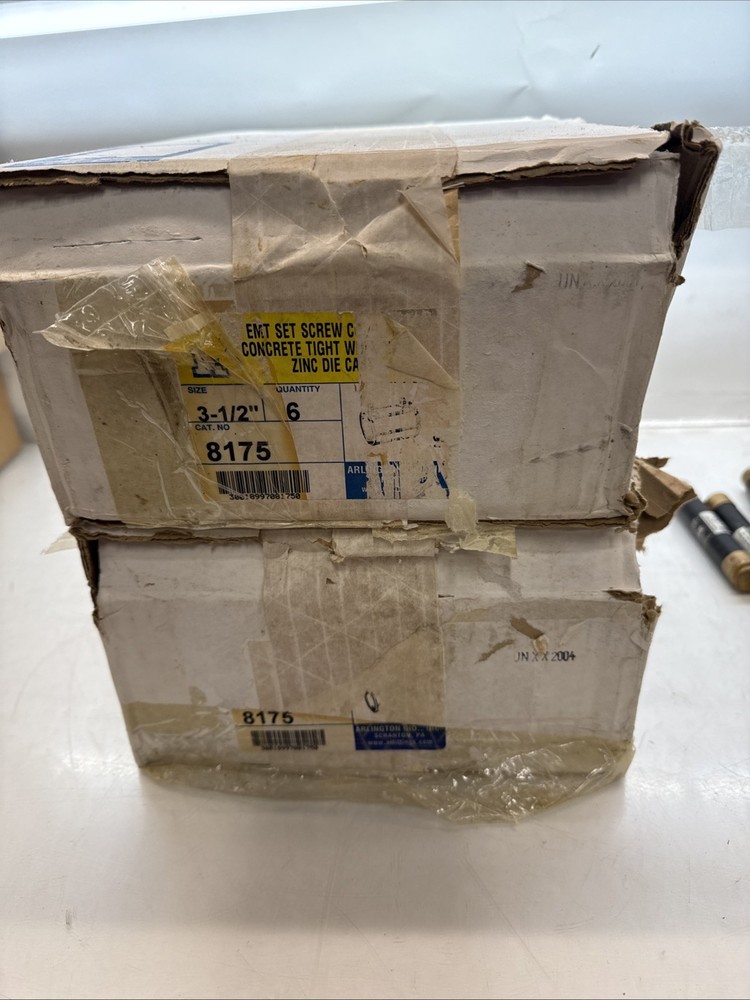 Arlington 8175 EMT Set Screw Coupling, 3-1/2 inch, Zinc Die Cast ( Lot Of 12)