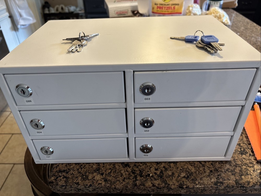 Returned Cellphone Locker Device Charging Station School L 14x9x8 Outlet 6 Slots