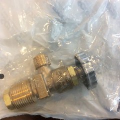 RE9101P5 propane tank on off valve , forklift fuel valve