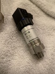 WIKA 50364464 Pressure Transmitter -30inHg/30PSI, 0-5V, DC10-30V *NEW*