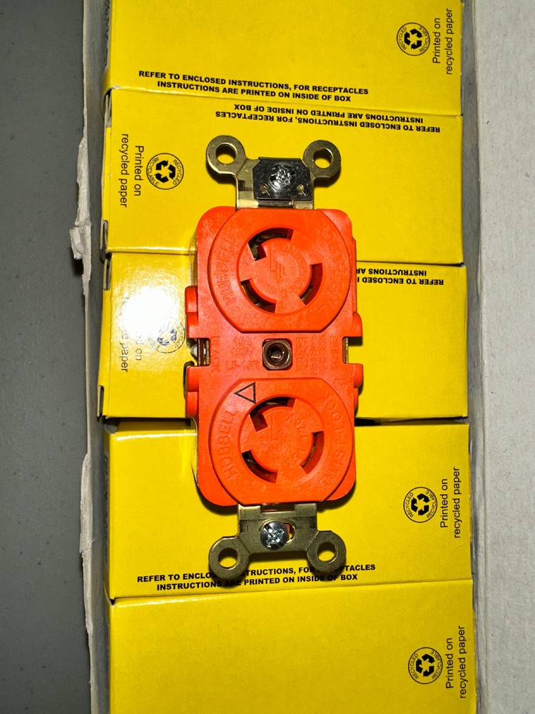 Hubbell/Leviton IG4700 Twist Lock Duplex Receptacle 15A 125V – LOT of 880