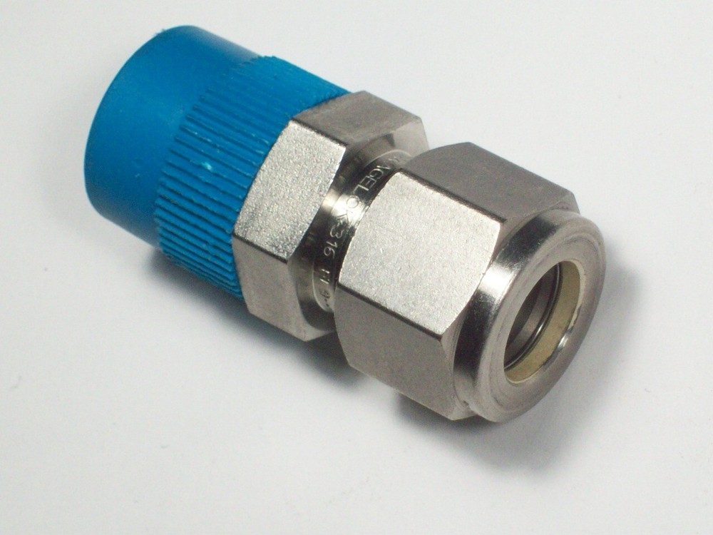 1- Swagelok Stainless Steel Connector, 1/2″ OD Tube x 1/2″ MNPT, SS-810-1-8