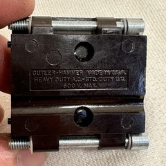 New In Box Cutler Hammer E30KLA4 Pushbutton Contact Block Oil Tight 600V