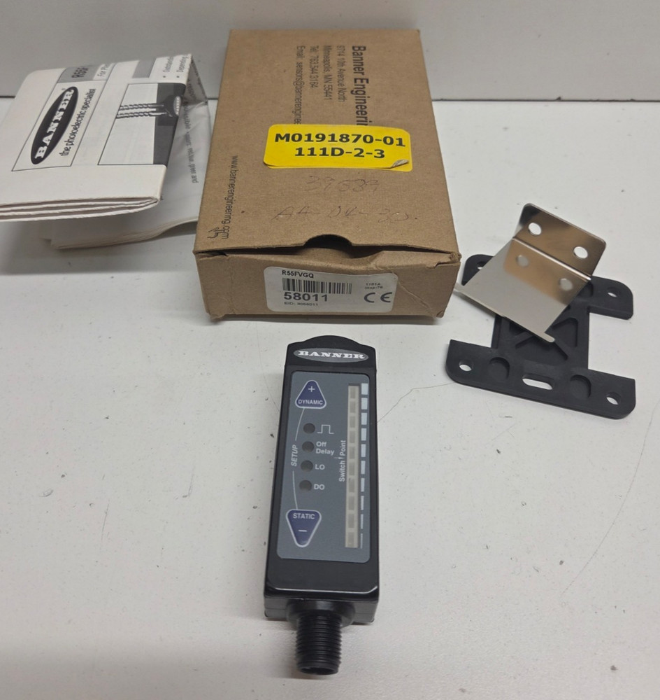 NEW IN BOX! BANNER 30V PHOTOELECTRIC SENSOR 58011 R55FVGQ