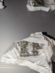 NEW LOT OF 4 TELEMECANIQUE ZB4BZ009 LATCHES 35600