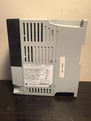 Allen-Bradley PowerFlex 4 AC Drive 380-480V 3Ph .75kW/1HP 2.3A / 22A-D2P3N104 /A