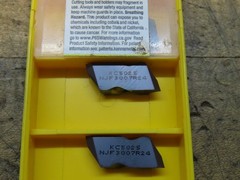 2 New Kennametal NJF3007R24 KC5025 carbide top notch threading insert