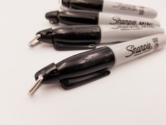 4 Pack of Sharpie Mini Permanent Markers w/ Key Chain Clip – Fine Point Black