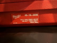 Open Box Milwaukee 49-16-2696 Black Iron Durable Press Jaw 1/2″ – 1″ Kit *read*