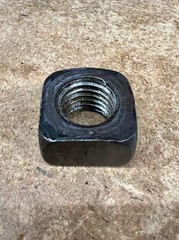 (1) 1 1/2″-6 Square Nuts Steel Plain Regular 1 1/2-6 1.50″ SQUARE NUT (2.25×1.3)