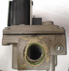 White Rodgers Gas Valve; Nat. Gas; 36E24 210;EF32CW201A; 24V; 50/60HZ—-“USED”