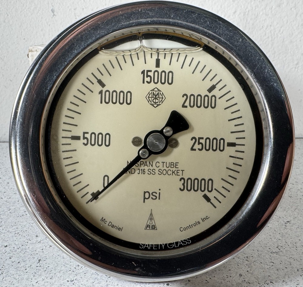 MC DANIEL CONTROLS INC G30KP 30,000 PSI HIGH PRESSURE HYDRAULIC GAUGE New!!!