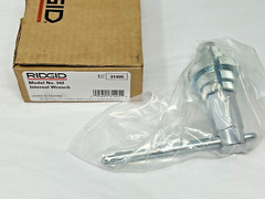 NEW Ridgid 31405 342 Internal Wrench 4 1/2″, 1″ – 2″ Pipe Capacity, 15/8 lbs